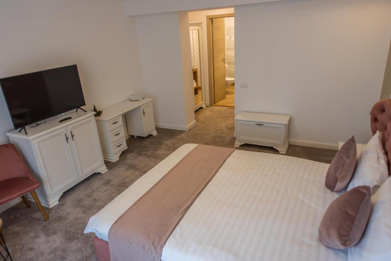 Boga Rooms Sinaia Bagian luar foto